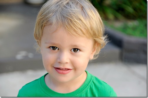 Un enfant qui semble content de coopérer :) 